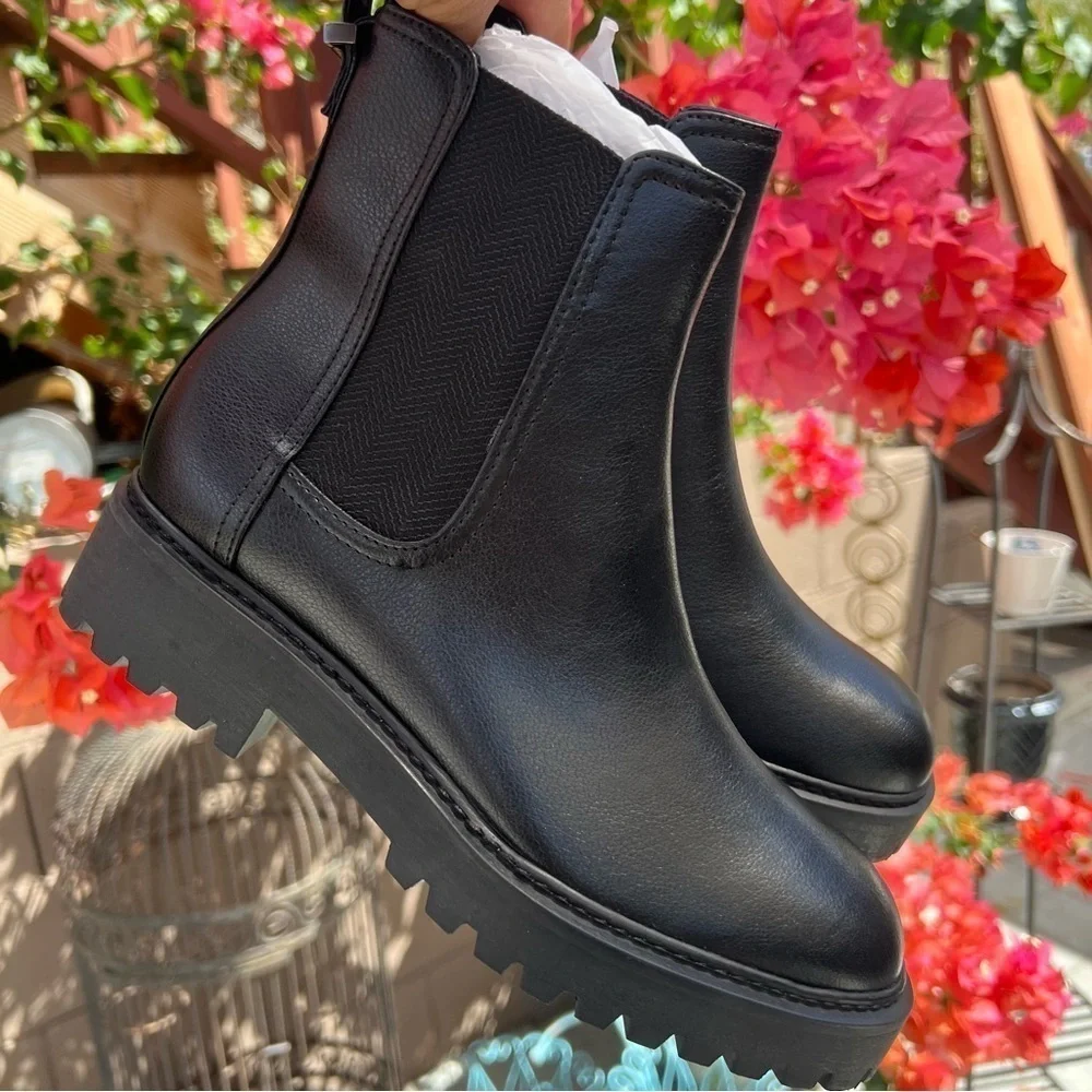 REACTION KENNETH COLE Womens Black Boots NWOT